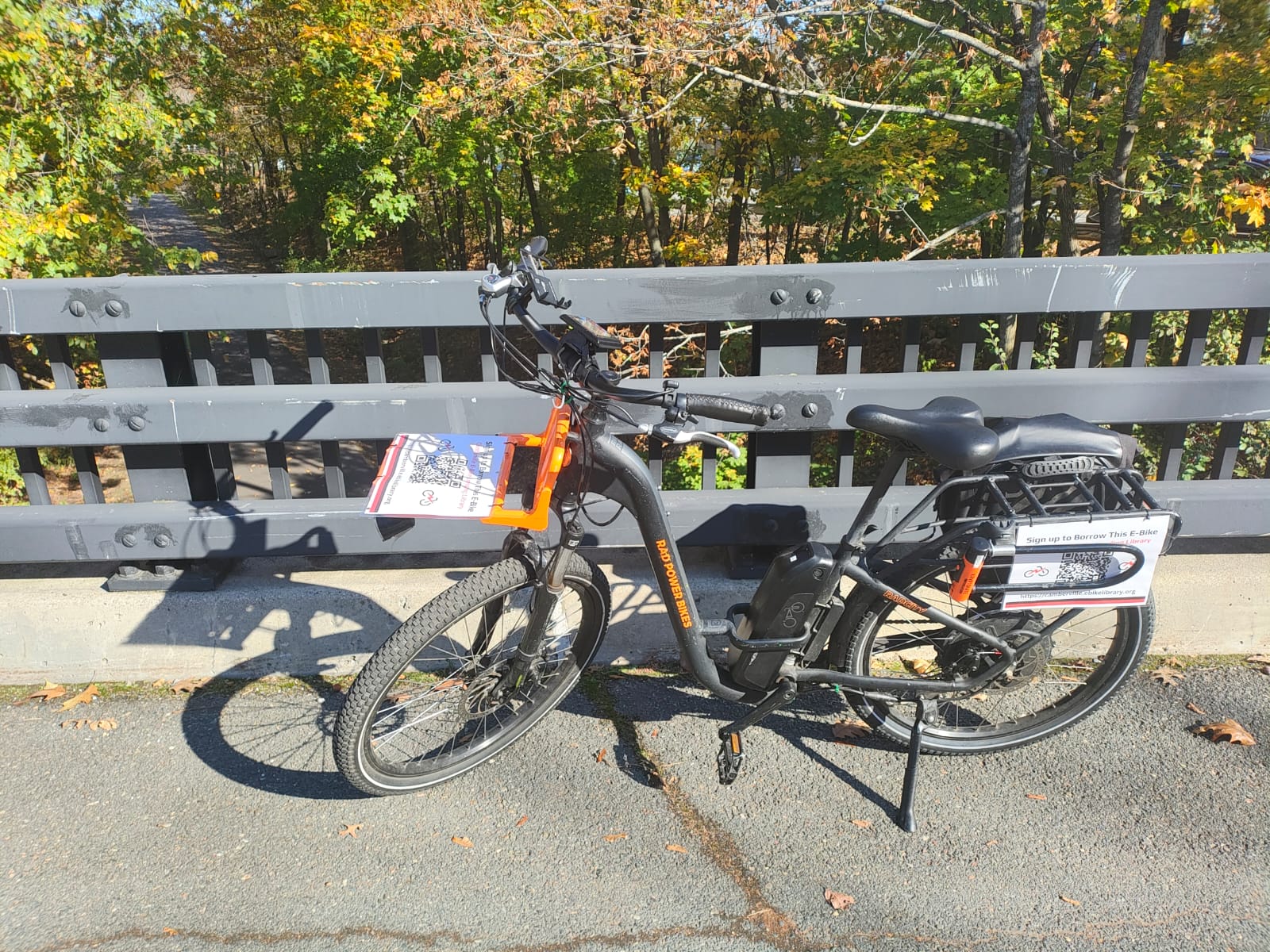 My borrowed e-bike above the Watertown-Cambridge Greenway